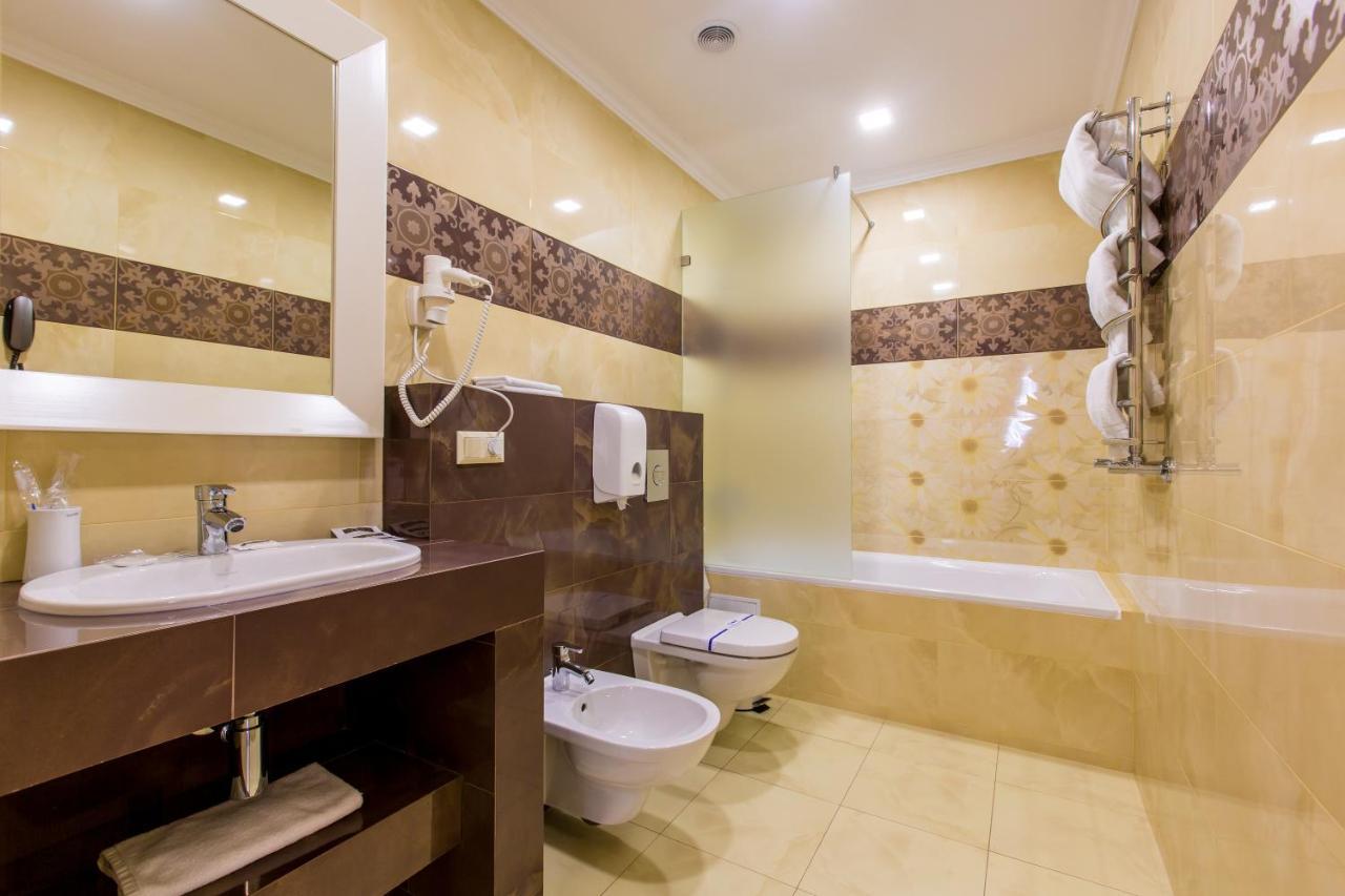 Tarashany Georg Park Hotel מראה חיצוני תמונה