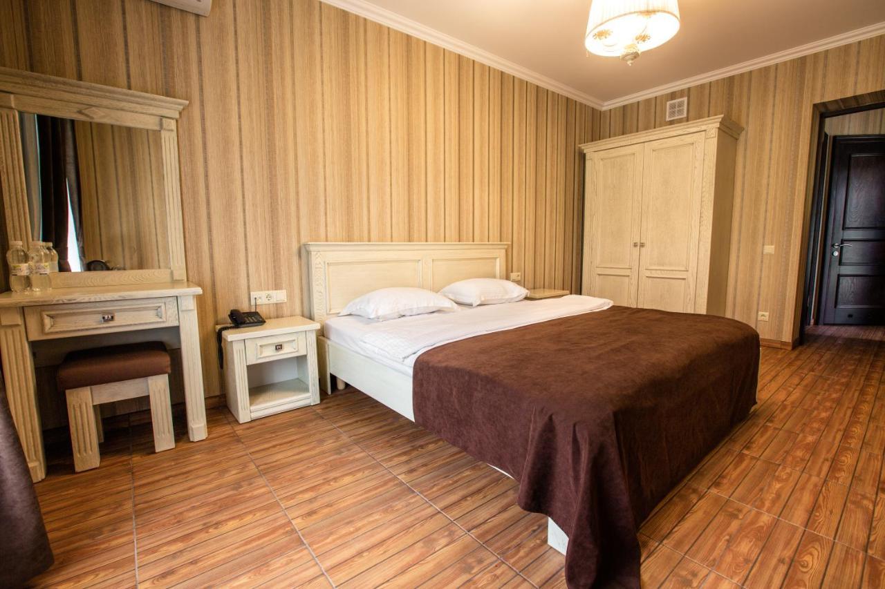 Tarashany Georg Park Hotel מראה חיצוני תמונה
