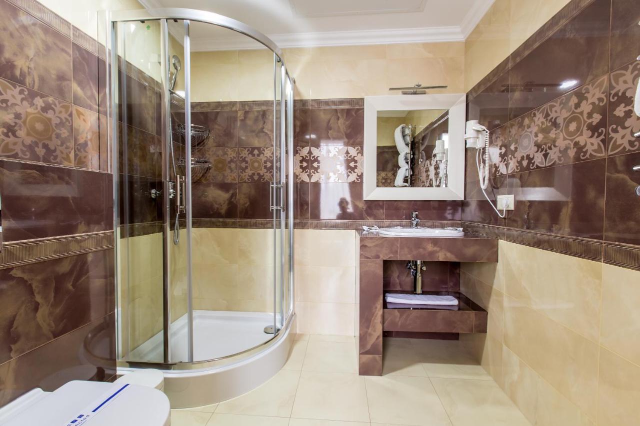 Tarashany Georg Park Hotel מראה חיצוני תמונה